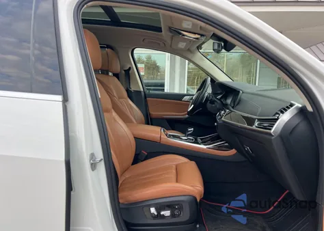 2020 BMW X7 xDrive40I z USA, uszkodzony, nr VIN 5UXCW2C05L9B60363